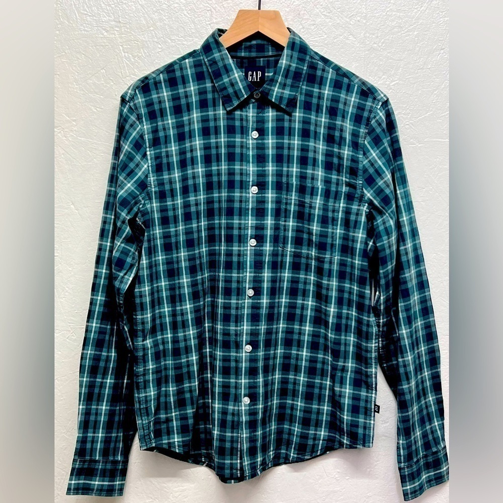 Gap - Men's Lightweight Long Sleeve Button
Down Woven Shirt